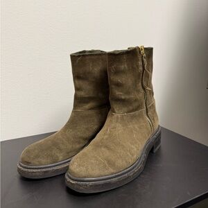 Vibram Men's Olive Suede Boots